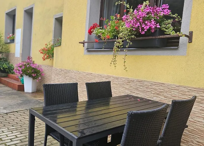 Pension-restaurace Lugano ゲストハウス Hřensko